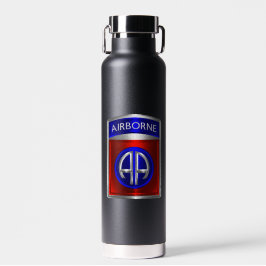 82. Im Flugzeug Division Trinkflasche