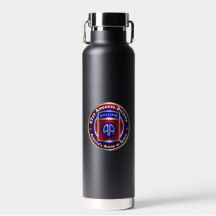 82. Im Flugzeug Division Trinkflasche