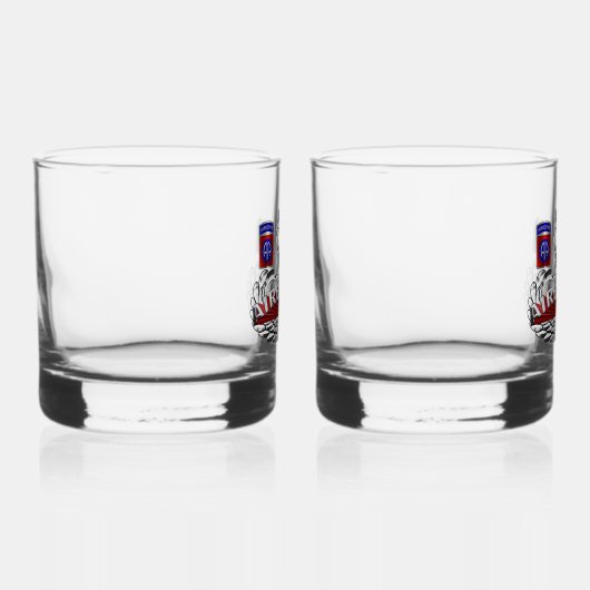 82. Im Flugzeug Division Whiskyglas (Rechts)