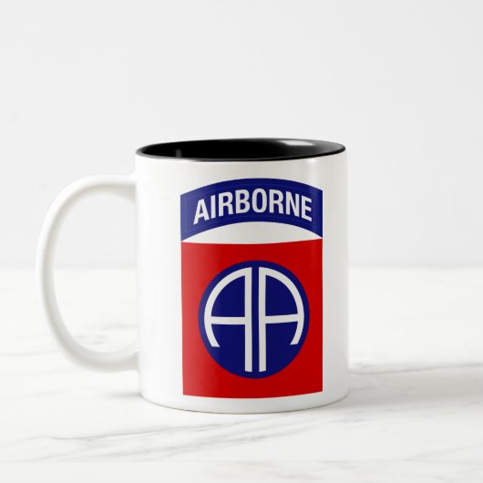 82. Im Flugzeug Division Zweifarbige Tasse (Links)