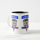 82. Im Flugzeug Division Zweifarbige Tasse (Vorderseite Links)