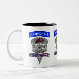 82. Im Flugzeug Division Zweifarbige Tasse