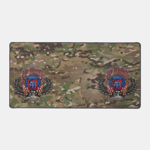 82. Im Flugzeug Fort Bragg Camouflage Desk Mat Schreibtischunterlage
