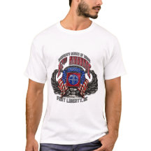 82. Im Flugzeug Fort Liberty T - Shirt