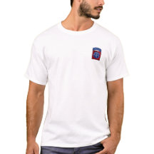 82. Im Flugzeug Fort Liberty T - Shirt