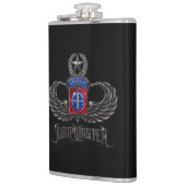 82. Im Flugzeug Jumpmaster Vinyl Wrapped Flask Flachmann (Links)