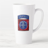 82. Im Flugzeug Jumpmaster White Latte Tasse (Rechts)