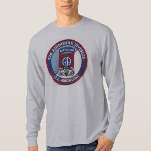 82. Im Flugzeug Proud-Dienst Männer und Frauen T-Shirt