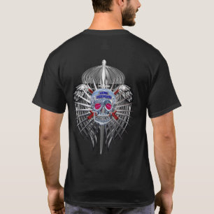 82. Im Flugzeug Silberschädel T-Shirt