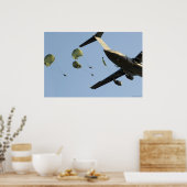 82. Im Flugzeug Sprung vom C-17-Poster Poster (Küche)