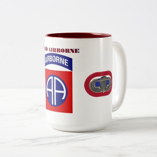 82. IM FLUGZEUG TASSE (VorderseiteRechts)