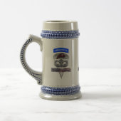 82. Luftlandedivision Bierglas (Links)