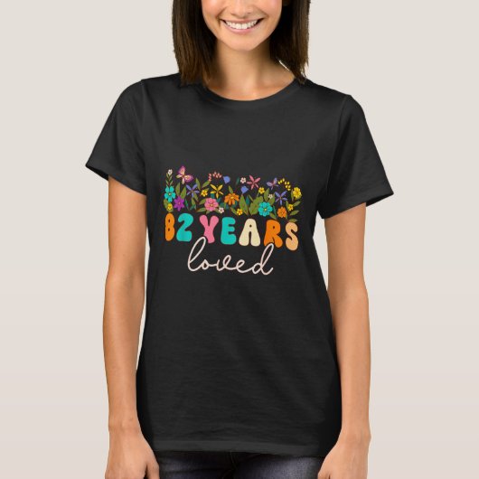 82 Years Loved Men Women 82 Years Old Groovy 82nd T-Shirt (Vorderseite)
