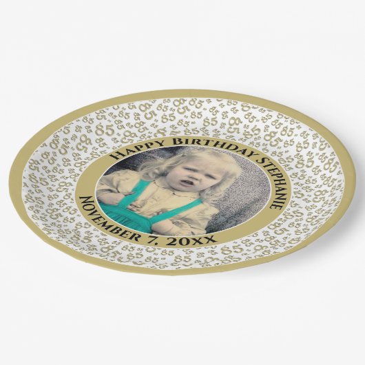 85 Ihr Foto Zufallszahlenmuster Gold/Weiß Pappteller (Schrägansicht)