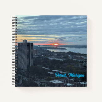 8.5X8.5 Spiral Notebook - Skyline von Detroit, MI. Notizblock