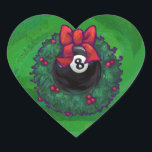 8 Ball Christmas Wreath Green Herz-Aufkleber<br><div class="desc">Acht Weihnachtsschmuck,  Geschenke und lustige Dekorationen zeichnen unsere originale 8-Ball-Kunst aus,  die für die Ferien perfekt vorbereitet wurde. Dieser lustige Urlaub dekorierte Schwimmball ist perfekt für alle,  die Lieben spielen und dekorieren für die Ferien. Viel Spaß und frohe Weihnachten. Es macht Spaß und Spiele im ITD Sportzentrum</div>