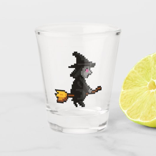 8-Bit Retro-Hexe Schnapsglas (Vorderseite)