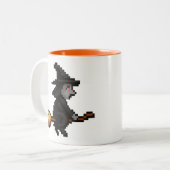 8-Bit Retro-Hexe Zweifarbige Tasse (Vorderseite Links)