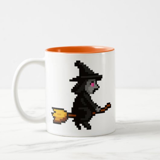 8-bit Retro Witch Zweifarbige Tasse (Links)