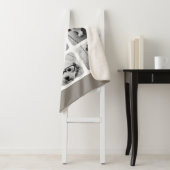 8 FotoCollage mit Monogramm - Neutrale Taupe Sherpadecke (Beispiel)