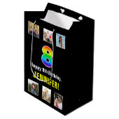 8. Geburtstag: Regenbogen "8", benutzerdefinierte Mittlere Geschenktüte (Vorderseite Schrägansicht)