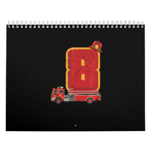 8 Jahre alt Geburtstagskind gibt Feuerwehrmann Kalender