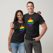 8 Streifen LGBT Flag Regenbogen Weihnachtsbauble T-Shirt (Unisex)