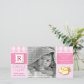 8x4 Pink Gingham Mit Monogramm Geburtsankündigung Ankündigung (Stehend Vorderseite)