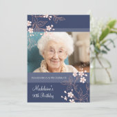 90. BIrthday Party Einladungen Blue Coral Blume (Stehend Vorderseite)