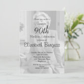 90. Geburtstag Elegantes Foto Monogram Geburtstag Einladung (Stehend Vorderseite)