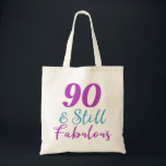 90. Geburtstag noch fabelhaft Tragetasche<br><div class="desc">Feiern Sie einen Meilenstein Geburtstag mit dieser niedlichen Geschenkidee aus dem 90. Jubiläum,  die perfekt für die Frau ist,  die 90 Jahre alt ist und immer noch fabelhaft ist!</div>