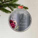 90. Geburtstag silber Glitzer Tropfen Blumenburgun Ornament Aus Metall<br><div class="desc">Ein Ornament zum 90. Geburtstag. Ein dunkles Imitat silber metallisch aussehender Hintergrund. Mit dunklen lila und bordeauxfarbenen Blume und Rose rosa, Imitate silberne Glitzer tropfen, Farbe Tropfen aussehen. Vorlagen für einen Namen, Datum und Alter 90. Der Name ist mit einem weißen, modernen, handgeschriebenen Stil geschrieben. Perfekt wie Winterdekoration, Gaumenfreuden, Sake...</div>