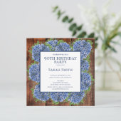 90. Geburtstag Wood Blue Hydrangeas Rustikales Par Einladung (Stehend Vorderseite)