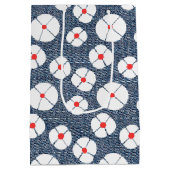 90. Geburtstagsballons über BlumenDenim Mittlere Geschenktüte (Rückseite)