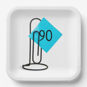 90. Geburtstagsnotiz auf einer Papierklammer Pappteller