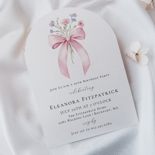 90. Geburtstagsparty Pink Bow Wildblume Arch Einladung