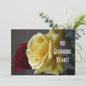 90 GloriousYears! - Geburtstag/gelbe Rose (mit Einladung (Stehend Vorderseite)