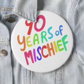 90 JAHRE MISCHIEF Farbiger Regenbogen Button (Beispiel)