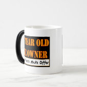 90 Jährige, ein Inhaber - die Bedarfs-Teile, Verwandlungstasse (Vorderseite Links)