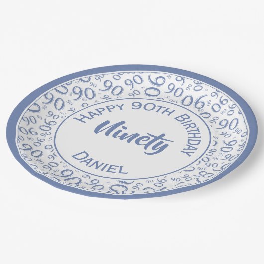90. Party Random Number Pattern Blau/Weiß Pappteller (Schrägansicht)
