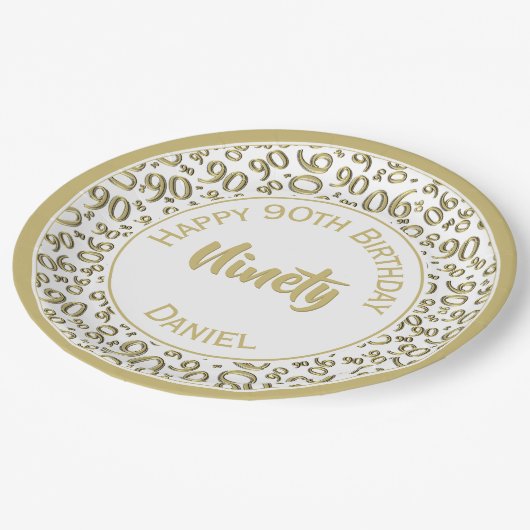 90. Party Zufallszahlenmuster Gold/Weiß Pappteller (Schrägansicht)