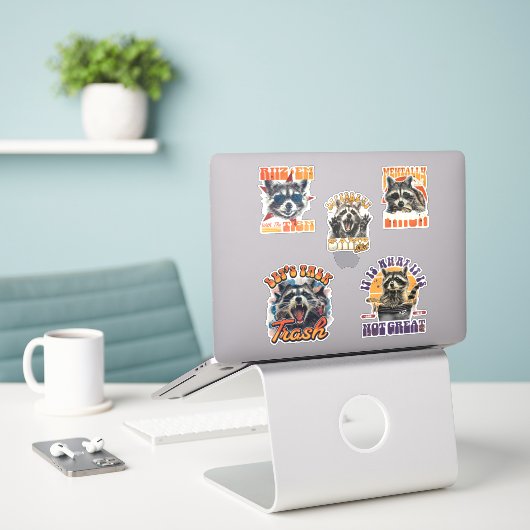 90er Bootleg Wilde Waschbär Sticker Pack 2 (Laptop auf Schreibtisch)