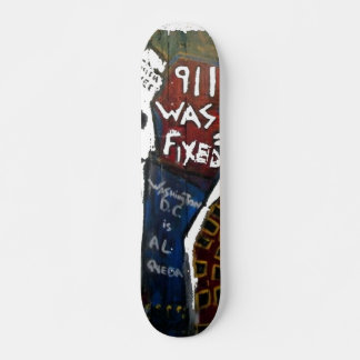 911 WURDE MIT HOLZUNTERSTÜTZUNGEN BEFESTIGT SKATEBOARD