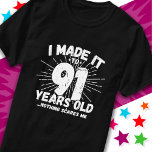 91 Jahre alt Sarcastic Meme Funny 91. Geburtstag T-Shirt<br><div class="desc">Dieses witzige 91. Geburtstagsdesign macht einen sarkastischen Spaß-Witz oder ein Novum-Gag-Geschenk für ein 91-jähriges Geburtstagsthema oder überrascht die 91. Geburtstagsparty! Das "I made it to 91 Years Old.. Nothing Scares Me" lustige 91. Geburtstagsmeme,  die viel Lachen von Familie,  Freunden,  Party und dem Geburtstagsgeschenk von Typ oder Mädchen bekommen wird!</div>
