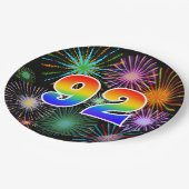 92. Veranstaltung - Spaß, farbenfroh, kühl, Regenb Pappteller (Schrägansicht)