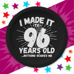 96 Jahre alt Sarcastic Meme Funny 96. Geburtstag Pappteller<br><div class="desc">Dieses witzige 96. Geburtstagsdesign macht einen sarkastischen Spaß-Witz oder ein Novum-Gag-Geschenk für ein 96-jähriges Geburtstagsthema oder überrascht die 96. Geburtstagsparty! Das "I made it to 96 Years Old.. Nothing Scares Me" lustige 96. Geburtstagsmeme,  die viel Lachen von Familie,  Freunden,  Party und dem Geburtstagsgeschenk von Typ oder Mädchen bekommen wird!</div>