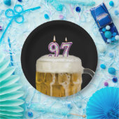 97. Geburtstagsbier auf schwarzem Papierplatten Pappteller (Party)