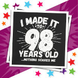 98 Jahre alt Sarcastic Meme Funny 98. Geburtstag Serviette<br><div class="desc">Dieses witzige 98. Geburtstagsdesign macht einen sarkastischen Spaß-Witz oder ein Novum-Gag-Geschenk für ein 98-jähriges Geburtstagsthema oder überrascht die 98. Geburtstagsparty! Das "I made it to 98 Years Old.. Nothing Scares Me" lustige 98. Geburtstagsmeme,  die viel Lachen von Familie,  Freunden,  Party und dem Geburtstagskind oder dem Typ bekommen wird!</div>