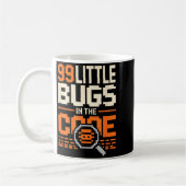 99 kleine Bugs im Code lustiger Programmierer Spru Kaffeetasse (Links)