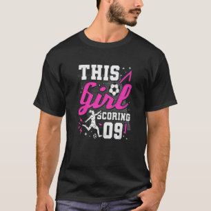 9. Geburtstag dieses Mädchen mit 9-jährigem Fußbal T-Shirt